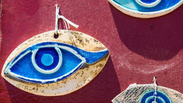 curioso (y ancestral) origen del mal de ojo y de los amuletos que lo "curan" - BBC News Mundo