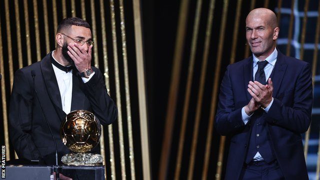 Karim Benzema (left) is presented with the 2022 Ballon d'Or from Zinedine Zidane