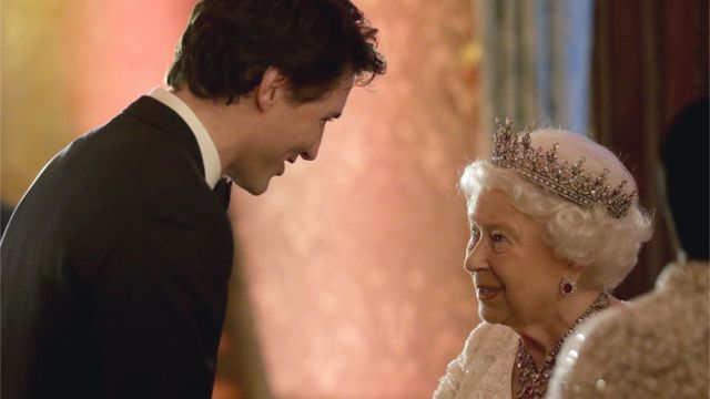 Justin Trudeau et la reine en 2018