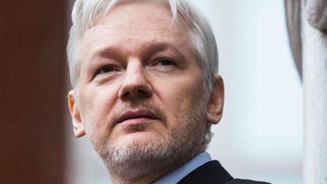 Julian Assange: quem é o fundador do Wikileaks, preso em Londres após