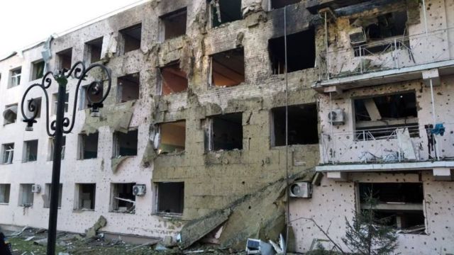 A hospital damaged by Russian bombing in Kupyansk, Járkov region.