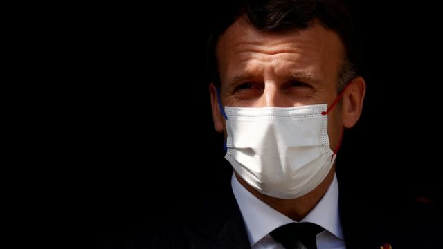 Presidente Macron de máscara