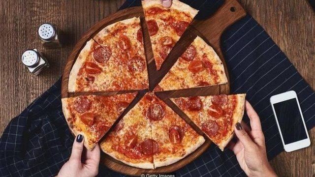 披萨饼也可能含有不少饱和脂肪(photo:BBC)
