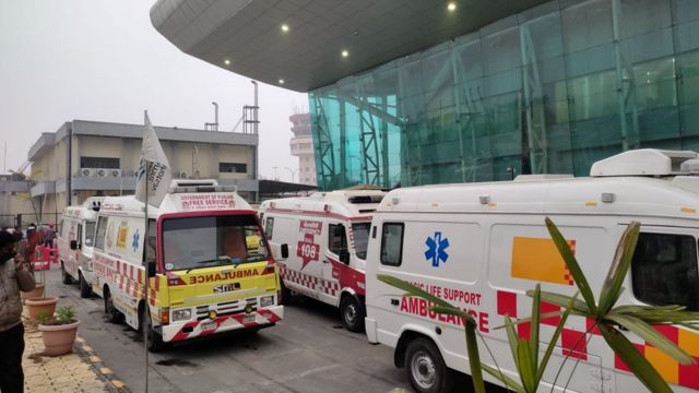 سيارات إسعاف تحيط بمطار أمريتسار