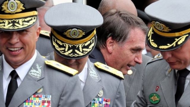 Bolsonaro em cerimônia militar de 2018