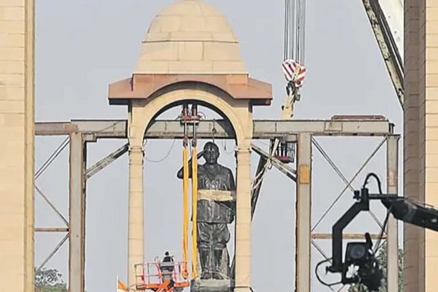 Netaji statue