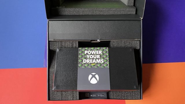 Xbox One X Unboxing 