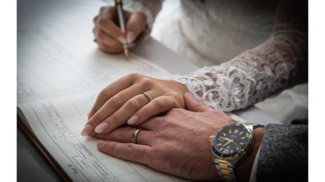 توقيع عقد زواج