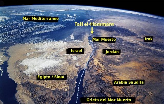 Ahora llamada Tall el-Hammam, la ciudad está ubicada a unos 11 kilómetros al noreste del Mar Muerto en lo que ahora es Jordania.