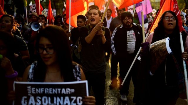 Mexicanos protestam contra o gasolinaço