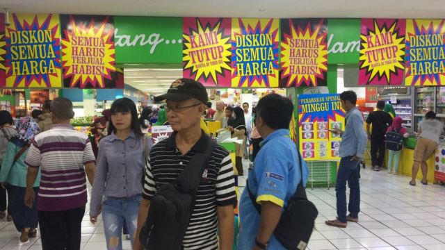 Swalayan Giant Tutup Gerai Kurang Siasat Atau Daya Beli Warga Berubah Bbc News Indonesia