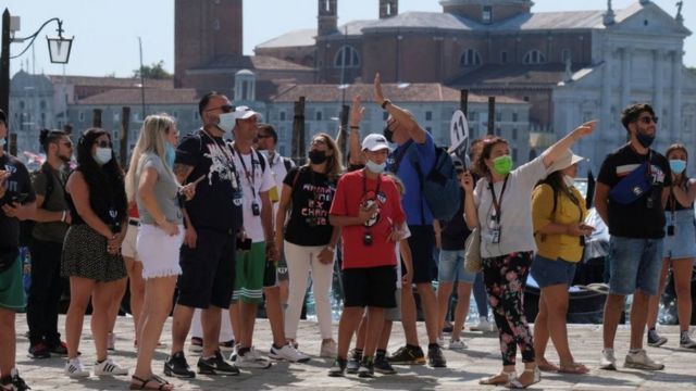 Turistas na Praça de São Marcos, em Veneza
