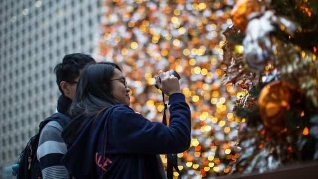 Universidade chinesa proibiu associações estudantis de comemorar festas ocidentais no fim do ano | Foto: EPA