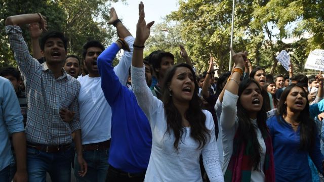 दिल्ली में अखिल भारतीय विद्यार्थी परिषद के छात्रों का प्रदर्शन