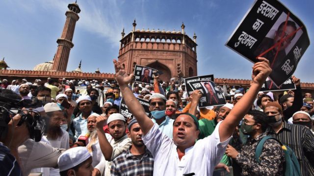 দিল্লির জামা মসজিদের সামনে সৈয়দ ওয়াসিম রিজভির বিরুদ্ধে বিক্ষোভ। মার্চ, ২০২১