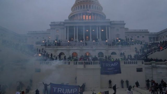 Manifestantes pró-Trump em ato no Capitólio, em 6 de janeiro