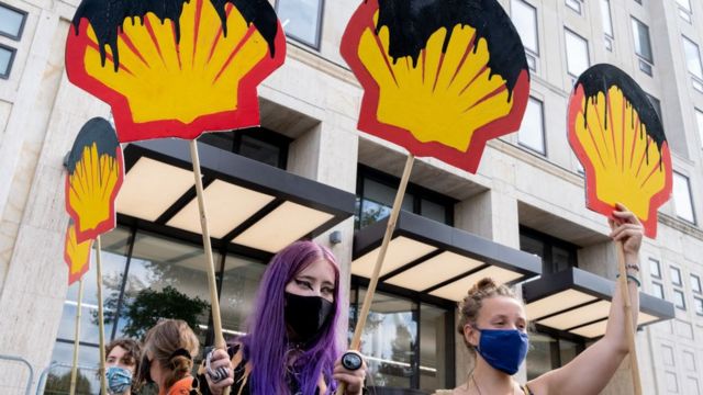 Shell: la histórica decisión judicial que ordena a la petrolera cortar  drásticamente las emisiones - BBC News Mundo
