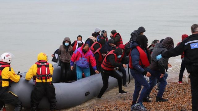 Migrants arriving in Dungeness, 20 November 2021