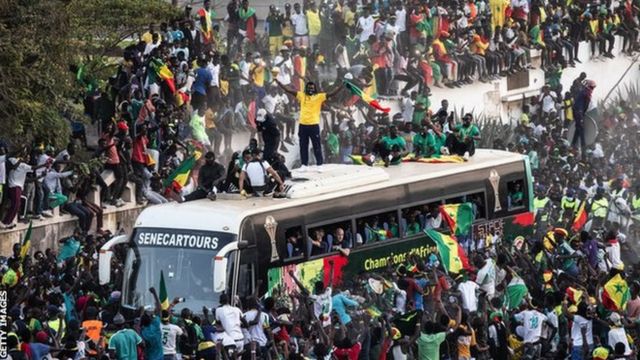 Aliou Cissé and Senegal show off the Africa Cup of Nations trophy on their return to the West African country.