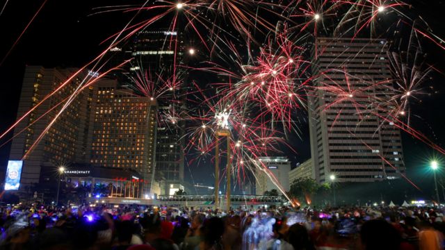 مدن العالم تحتفل بمقدم عام 2017 Bbc News عربي
