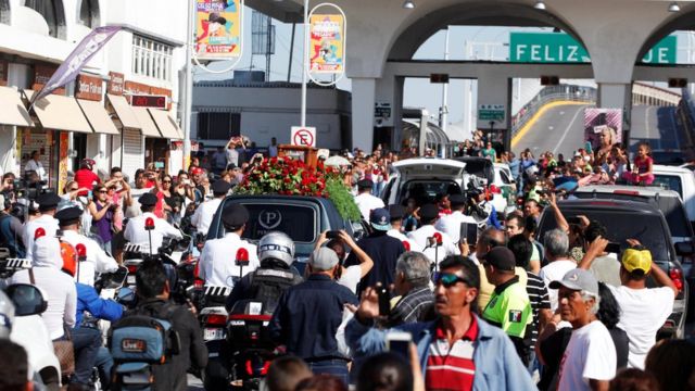 Restos de Juan Gabriel transitan por Ciudad Juárez.