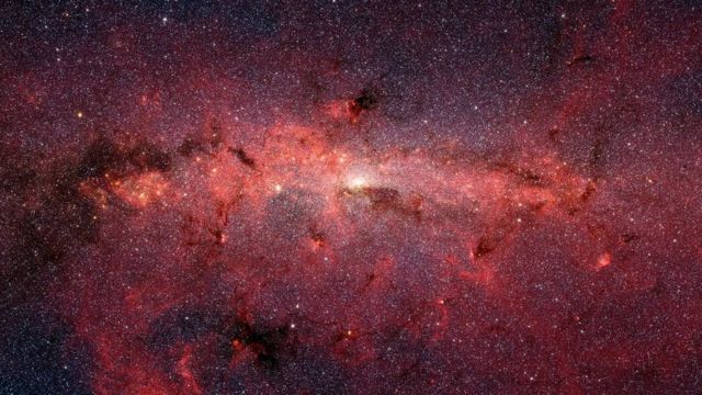 Depuis le Big Bang, l'Univers est en expansion. Connaître la vitesse de cette expansion peut nous renseigner sur sa taille et son âge.
