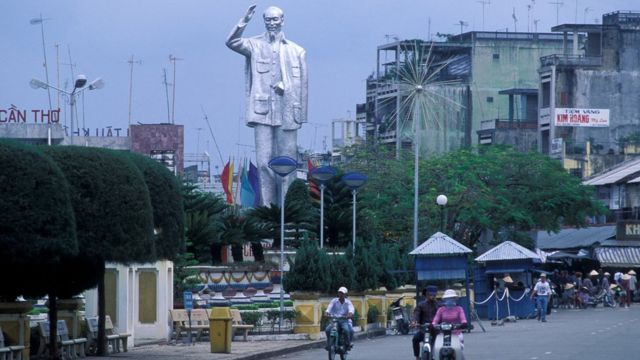 Tượng Chủ tịch Hồ Chí Minh tại Cần Thơ