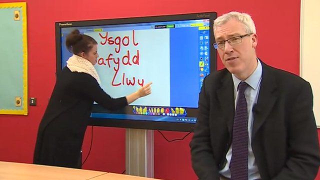 Craig Duggan aeth i ymweld â'r ysgol newydd