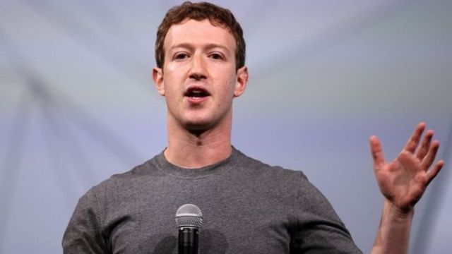 Mark Zuckerberg hablando.