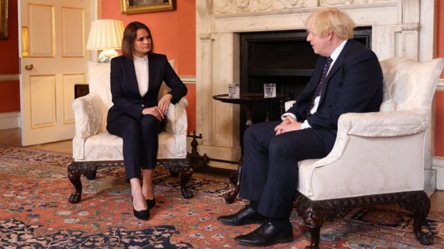 Svetlana Tikhanovskaya com Boris Johnson