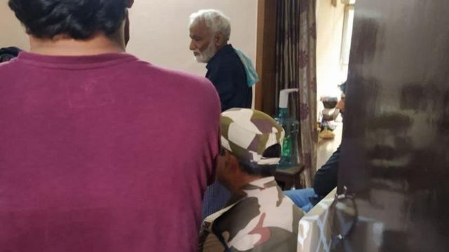 பத்திரிகையாளர் வீடுகளில் சோதனை