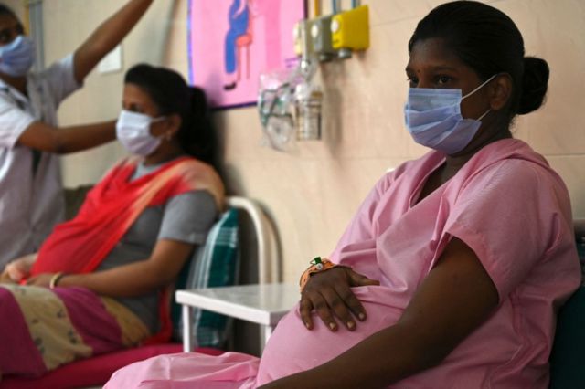 வீட்டில் நடந்த பிரசவத்தில் மேலும் ஒரு பெண் மரணம்: இது தொடர்வது ஏன்?
