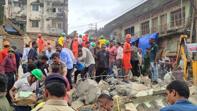 જૂનાગઢમાં બે માળની ઈમારત ધરાશાયી, ચાર લોકોનાં મૃતદેહ મળ્યાં, હજુ શોધખોળ  ચાલુ - BBC News ગુજરાતી