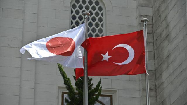 japon ve türk bayrakları