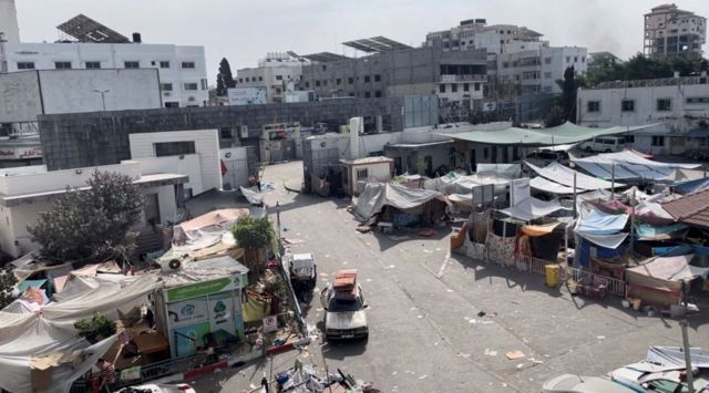 El hospital Al-Shifa concentra en sus terrenos campamentos provisionales de refugiados.