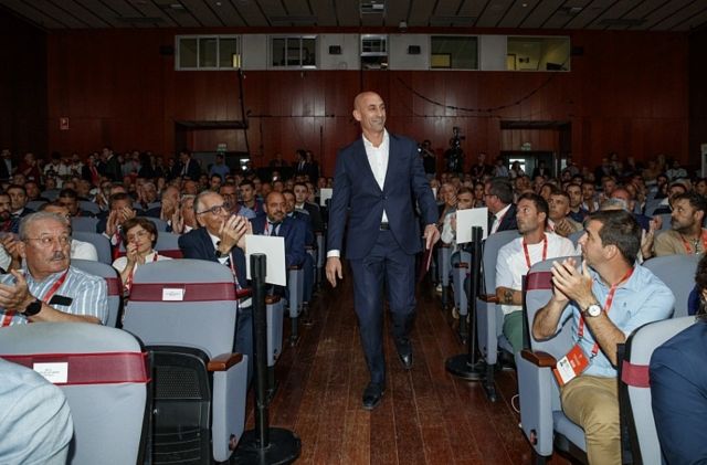 Luis Rubiales entrando este viernes a la Asamblea Extraordinaria de la Real Federación Española de Fútbol.