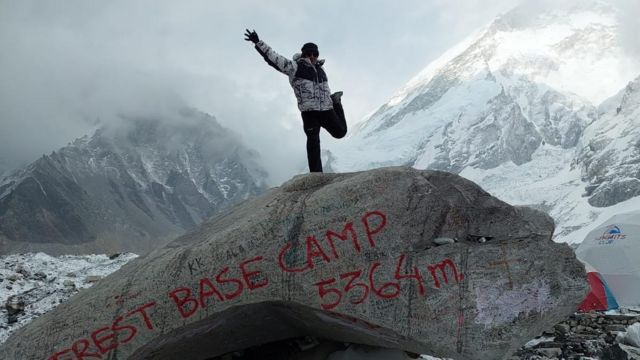 எவரெஸ்ட் சிகரத்தை தொட்ட முதல் தமிழ் பெண் முத்தமிழ்செல்வி