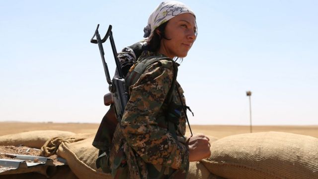 YPGの女性戦闘員（9月4日、シリア・ハサカ県）