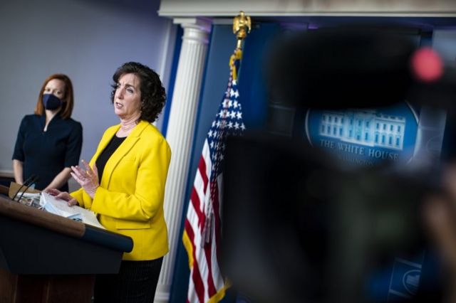 Jen Psaki, vocera de la Casa Blanca, y Roberta Jacobson, asesora de la frontera sur del presidente Biden.