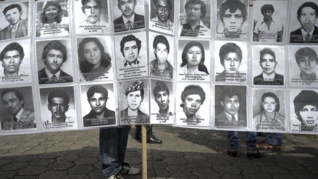 Fotos de vítimas de violações de direitos humanos no conflito salvadorenho
