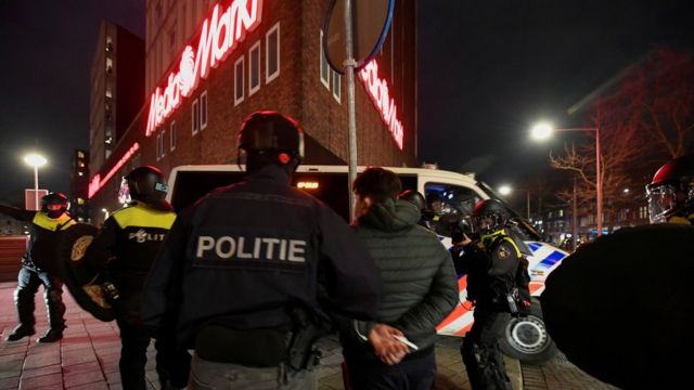 Столкновения в Нидерландах продолжаются уже третий день подряд
