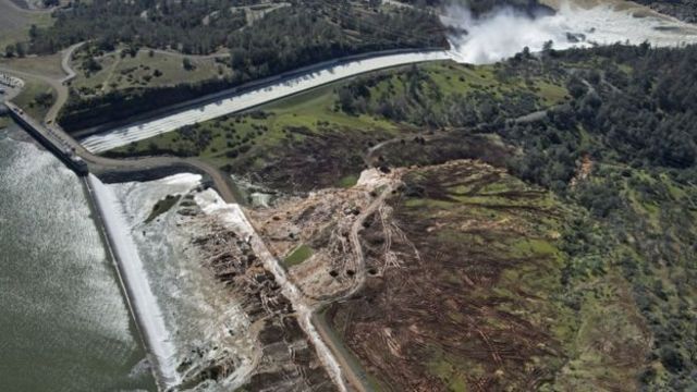 Urugomero rwa Oroville rwateye impungenge