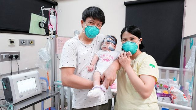 Kwek Yu Xuan with her parents before his discharge from hospital