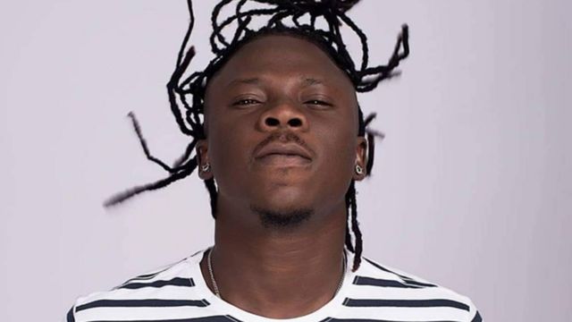 VGMA2019: Ghana dancehall artiste Stonebwoy pull gun on stage as ...