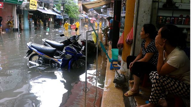 Hà Nội thành sông sau mưa