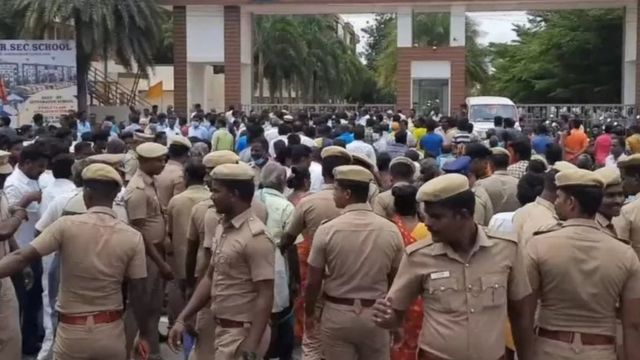 பள்ளியின் முகப்பு (கோப்புப் படம்)