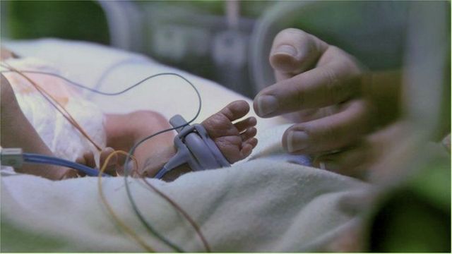 Os bebês que já nascem em clínicas de reabilitação para dependentes de drogas - BBC News Brasil