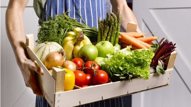 Panier de légumes frais  -  122992414 gettyimages 95740903 - NUTRITION : Comment perdre du poids ? Cinq régimes populaires et ce qu&rsquo;en pensent les experts