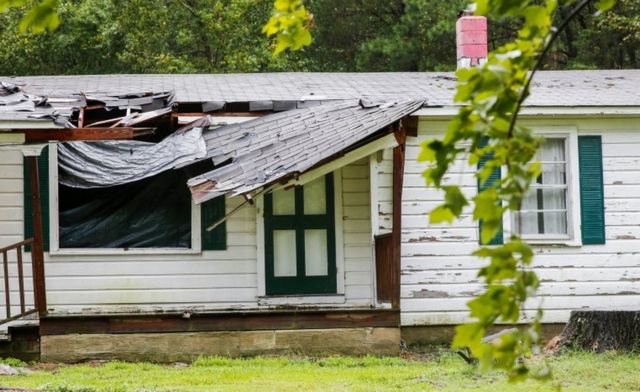 поврежденный дом