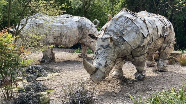 Giant straw animal sculptures go on display at Longleat safari park - BBC  News